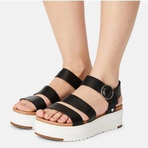 Ugg women's Treadlite Leedah leather platform sandals size 9 black and white